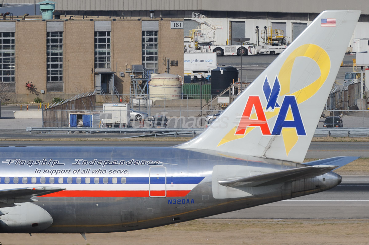 American Airlines Boeing 767-223/ER N320AA / 320 (cn 22321/130) "Flagship Independance - In support of all who serve" on Taxiway Bravo at JFK.